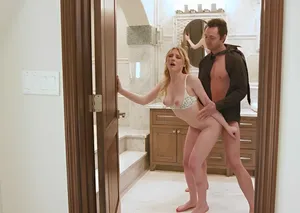 Người vợ bán thân mỗi cuối tuần cho chủ nợ để cứu lấy chồng