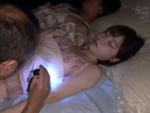 Rủ bạn gái trong lớp về nhà chơi, nam sinh "làm thịt" từng em một