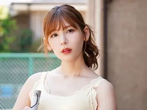 Kính cận ngồi xoa bím