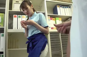 Em gái xinh mặt non liếm chim cực giỏi